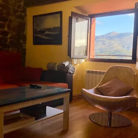 Сasa de vacaciones Casa En Aldea Frente A La Sierra De El Sueve *