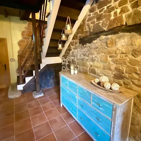 Сasa de vacaciones Casa En Aldea Frente A La Sierra De El Sueve